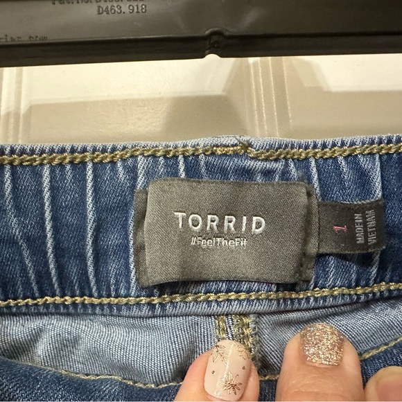 torrid light blue denim pants with white logo tag - Picture 3 of 3